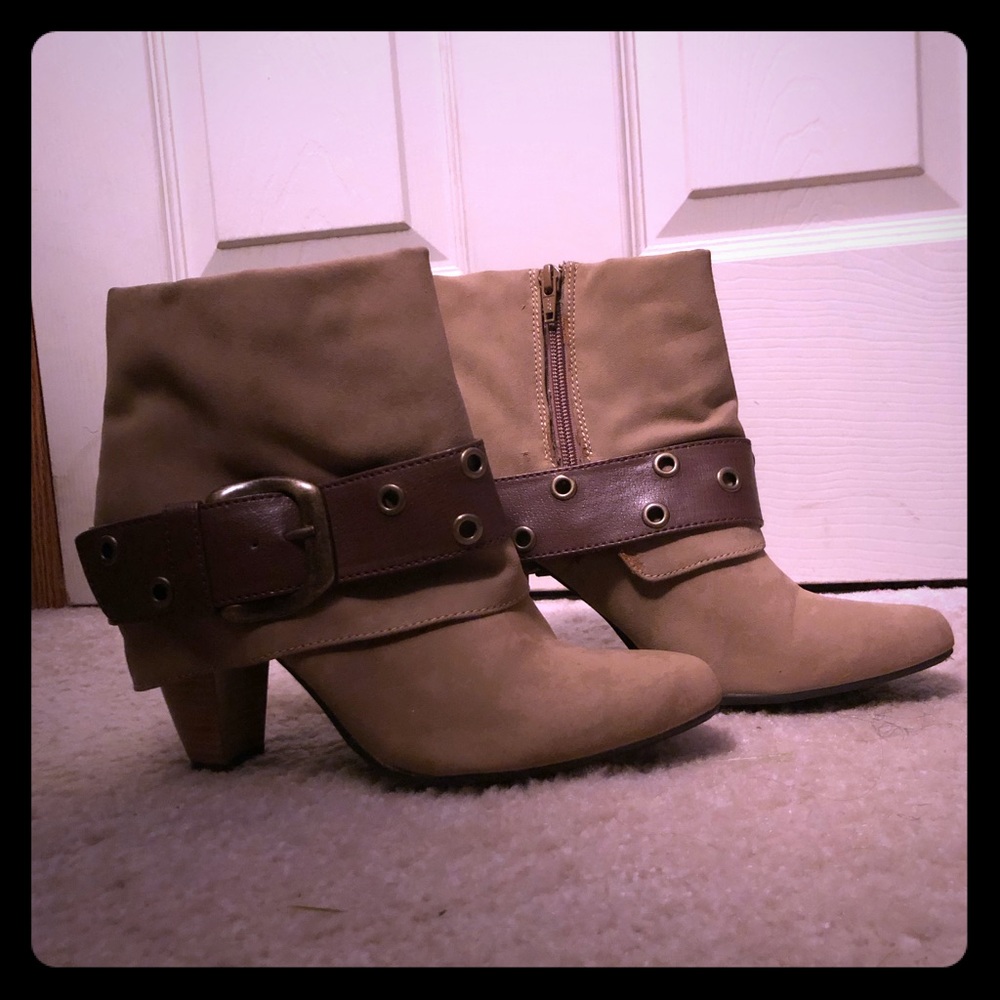 Decree ankle boots with big buckle
